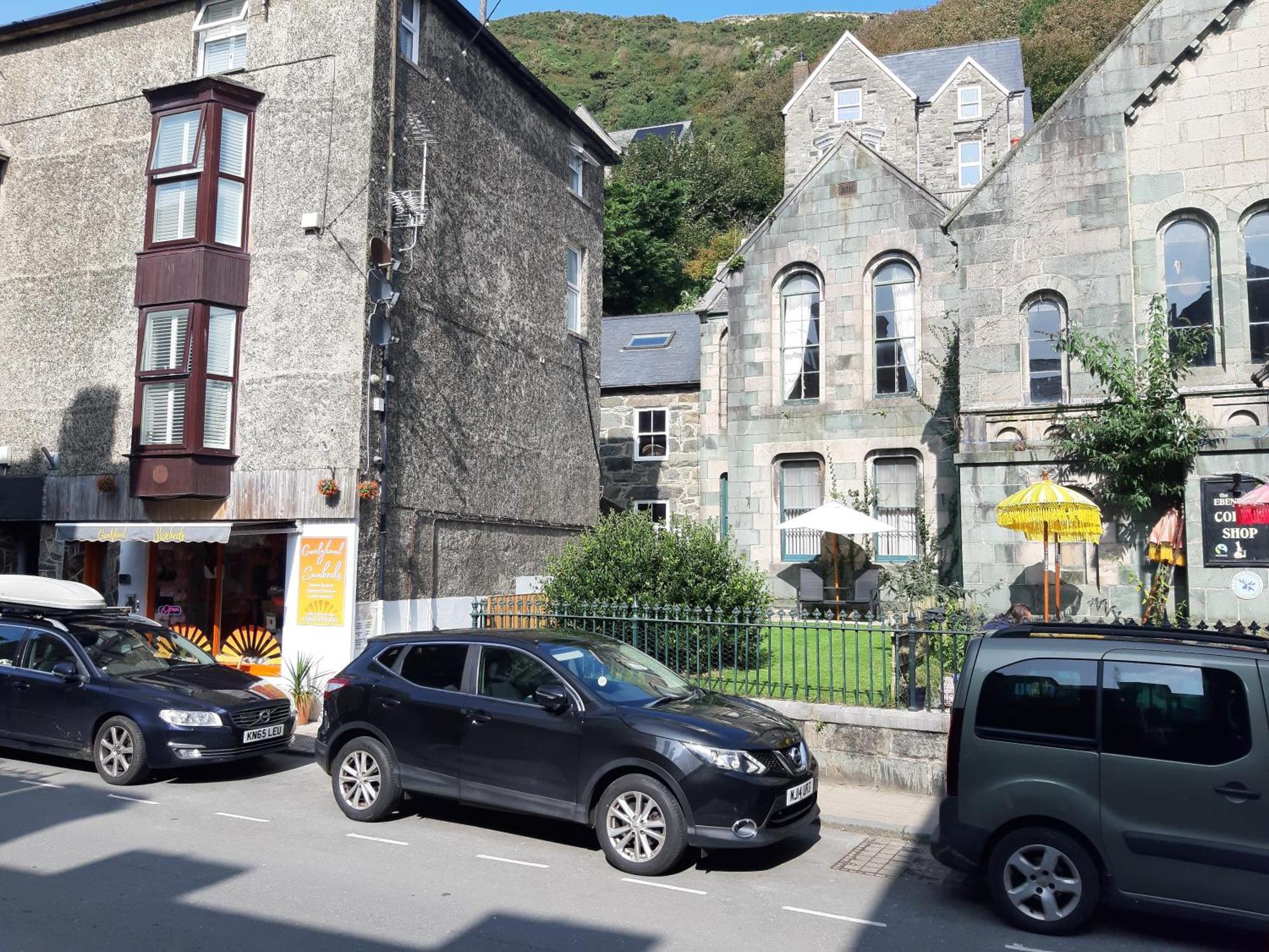 Ground Floor Barmouth Centre Apartment With Garden Buitenkant foto