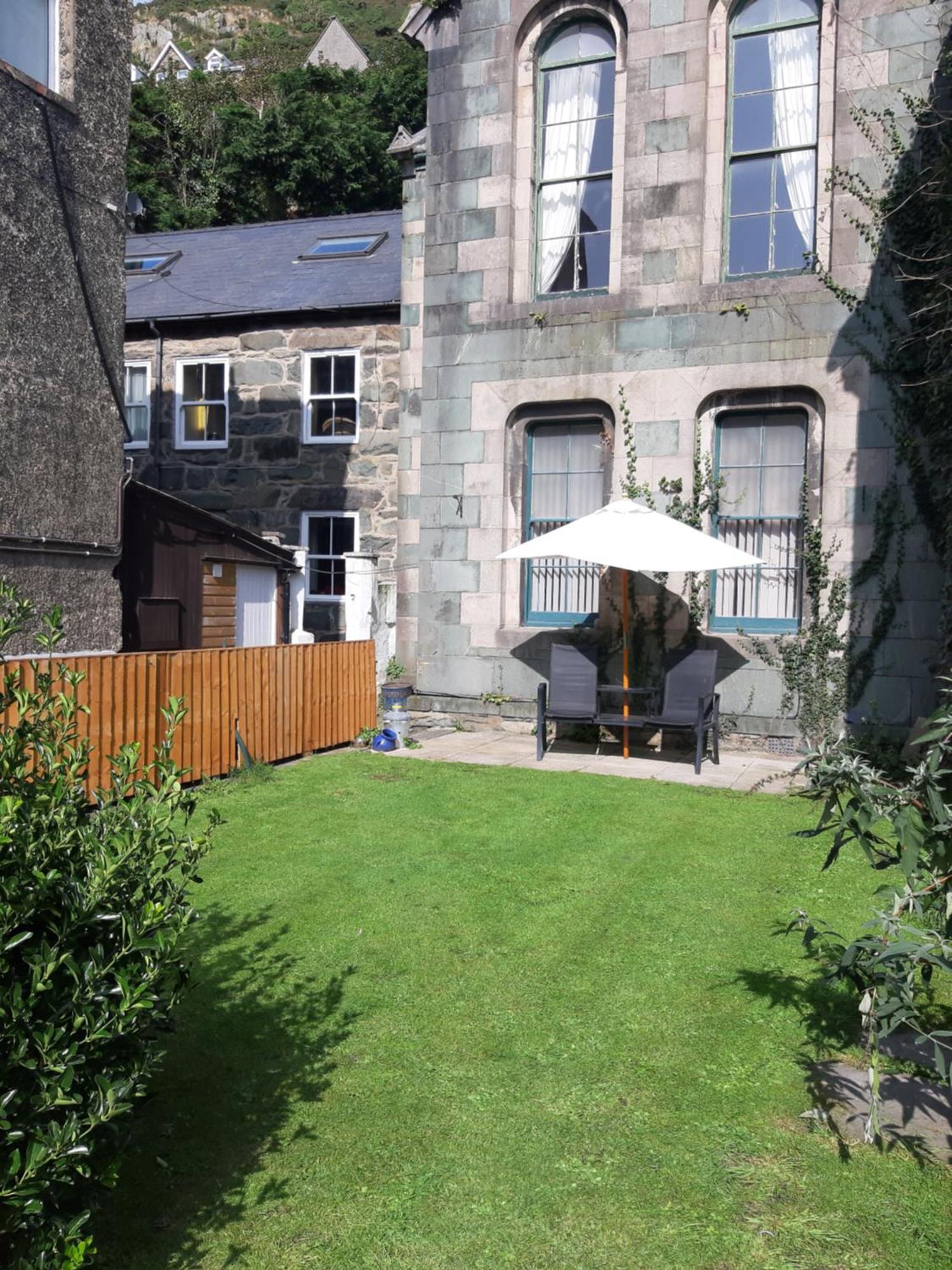 Ground Floor Barmouth Centre Apartment With Garden Buitenkant foto